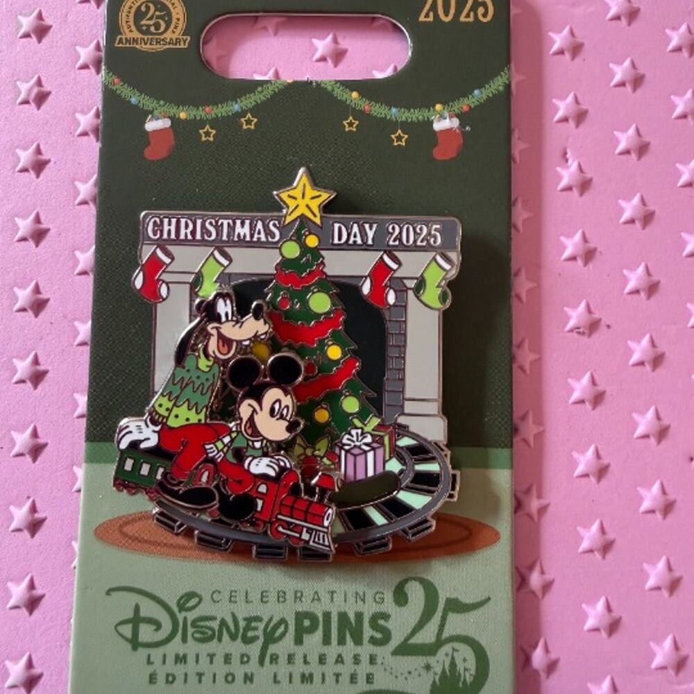 Mickey and Goofy Christmas Day 2025 pin